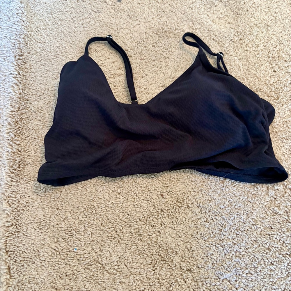 Black Wireless Bikini Top with Adjustable Straps - Women Swim Bikinis